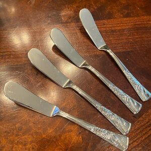 Lenox HOLIDAY Holly Stainless Glossy Flatware Butter Knives (4)